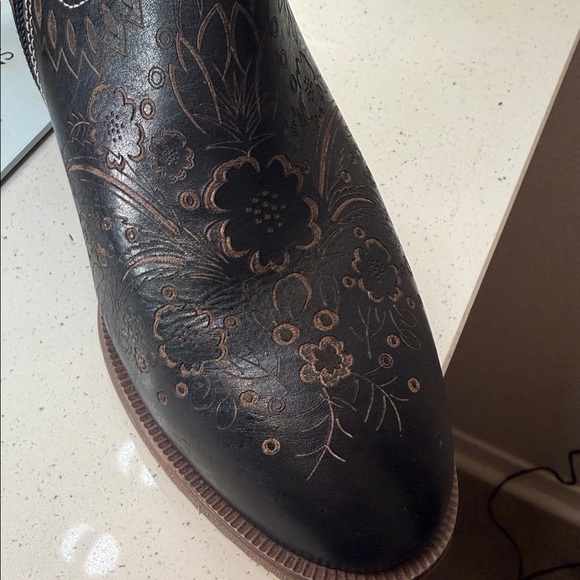 L'ATISTE Floral Embroidered Dark Brown Ankle Boots - Picture 8 of 9
